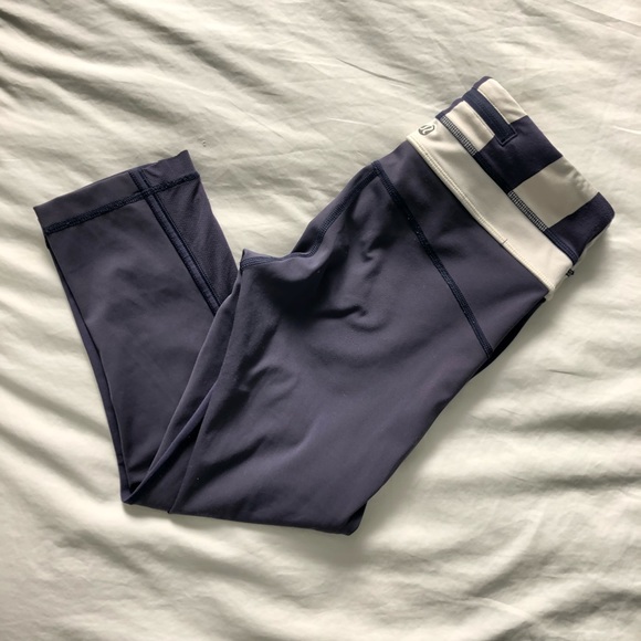SALE!!! LULULEMON CROPS leggings - Picture 1 of 3